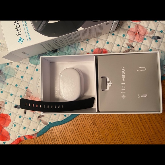 Fit bit versa 2 - Picture 2 of 3